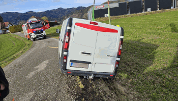 T03 - Fahrzeugbergung_Feldweg_Feuerwehr St.Marein Mzt_18112025_01